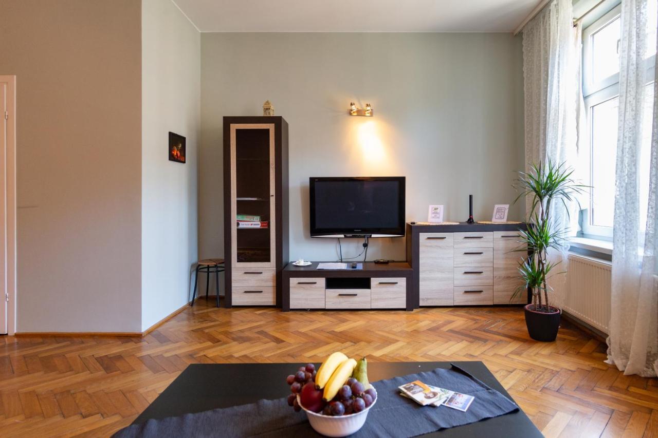Spacious, Central & Artistic W/Brand New Bathroom! Краков Экстерьер фото