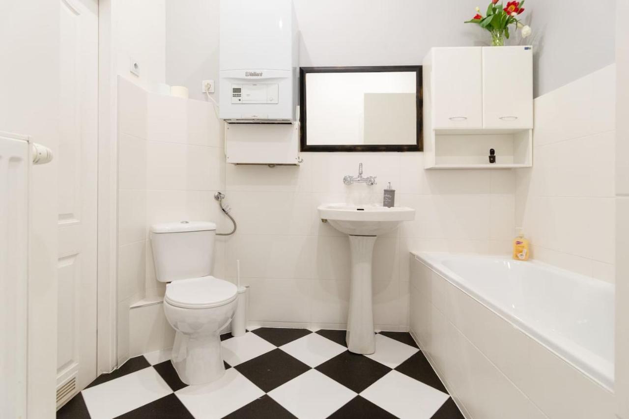 Spacious, Central & Artistic W/Brand New Bathroom! Краков Экстерьер фото